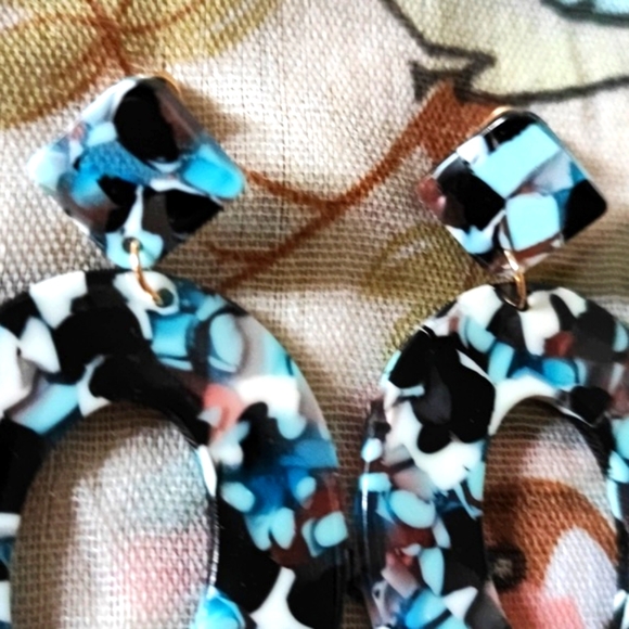 Melted Acrylic Chip Resin Pierced Earrings NOC Multi Colored Circles RED BANNER - Picture 6 of 8